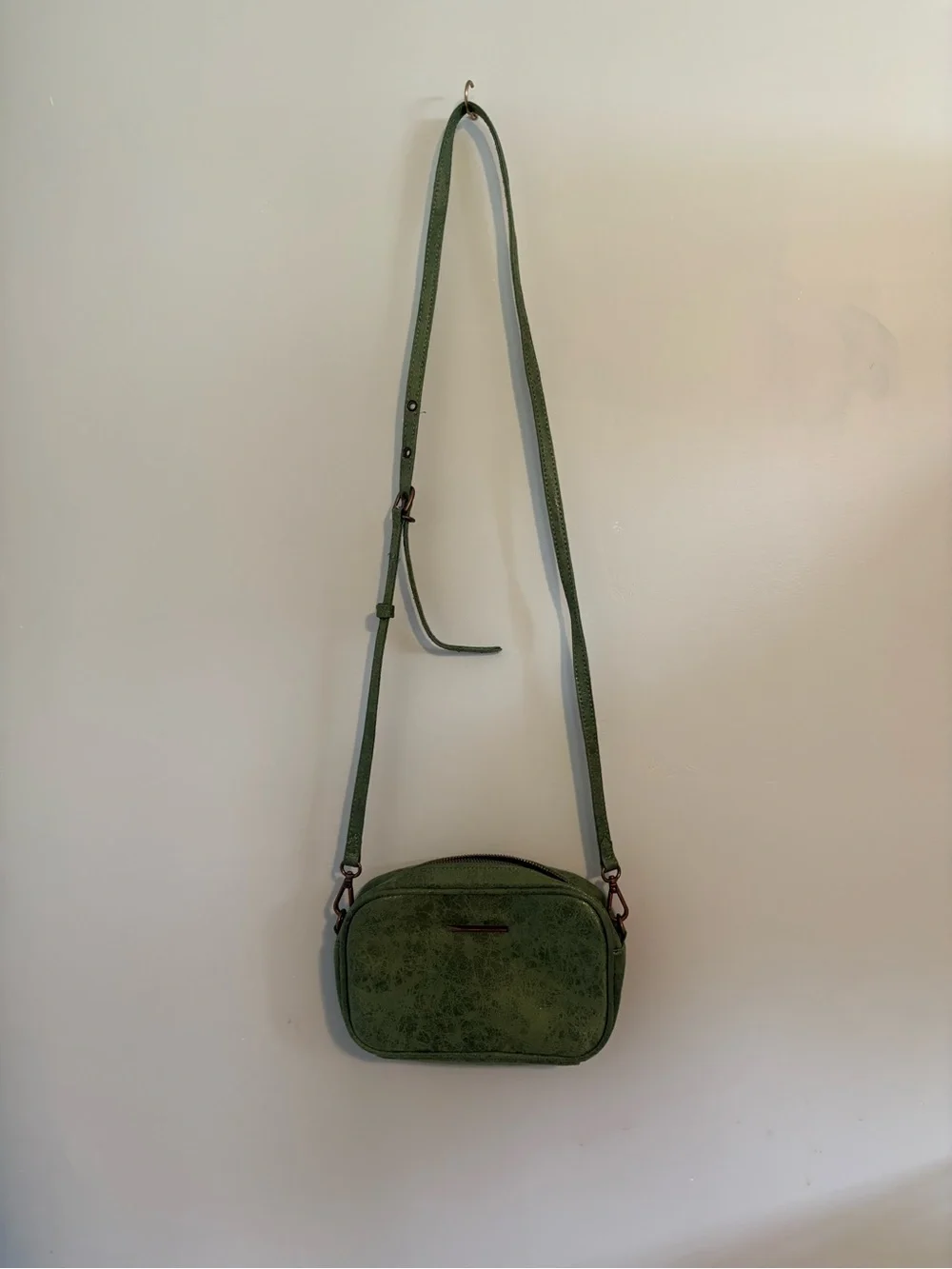 Textured Green Crossbody Bag with Adjustable Strap
